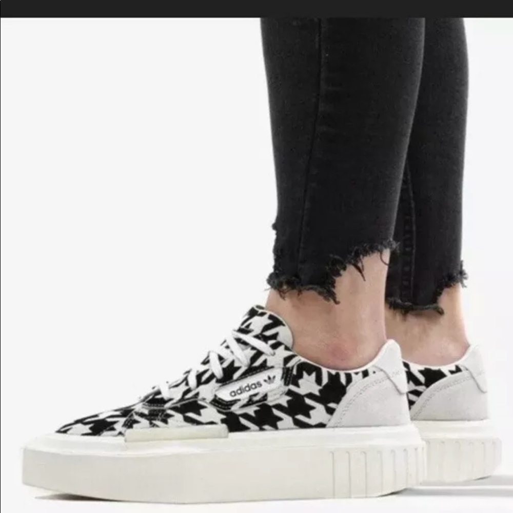 Adidas original hypersleek sneakers unisex